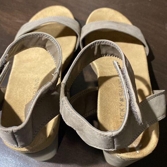 Lucky Brand Tan Leather Adjustable Strap Sandals - Picture 5 of 12